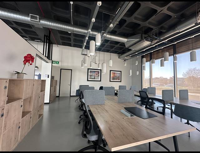 10M² CO-WORKING SPACE TO LET IN DORINGKLOOF
